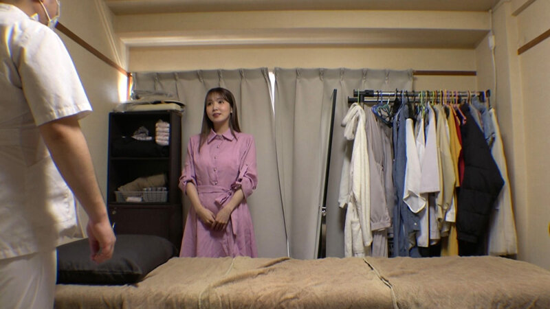 媚薬オイルマッサージ 痴●盗撮＆中出し素人娘VOL.67 超強力媚薬を配合したマッサージオイルを施術中に知らずに塗りこまれたオンナは、身体の火照りに驚き、チ〇ポを欲しがる自分に戸惑い、垂れ出したマン汁に恥ずかしがりながらも生ハメ中出しまで欲してしまう！