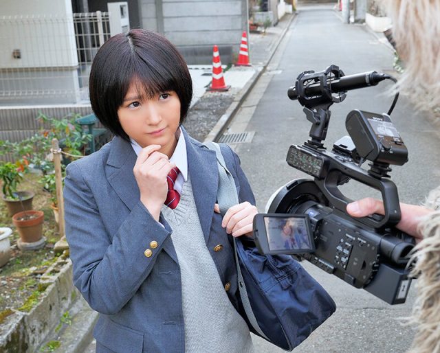 池袋で見つけた優しい女子校生に18cmメガチ○ポを素股してもらったらこんなヤラしい事になりました。 深田結梨