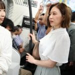 【人妻】美しすぎる子連れのおばちゃんが痴漢されてその気になってしまった興奮のエロス