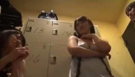 【ロッカールームではめられる女の子たち】エッチに興味津々な可愛い女の子たちがロッカールームでパンパンされちゃう！