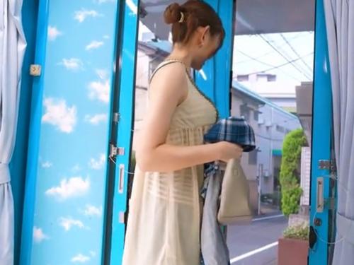 【MM号】美麗パイパンな超絶カワイイ奥様を人妻ナンパ！エロい水着着用…巨チン男性によるNTR膣内射精ｗ【素人ナンパ動画】