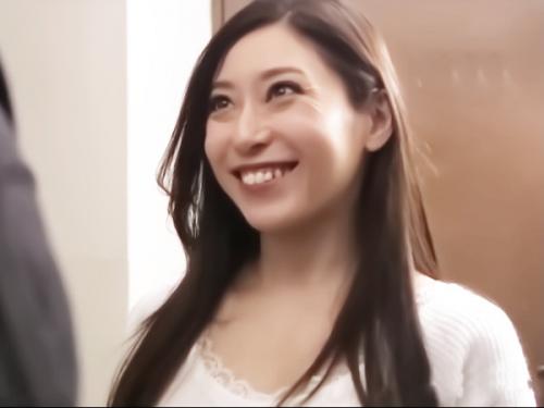 旦那のより、ずっと熱い♡一一濃厚接吻で青年を狂わせる禁断の不倫。セックスレスの渇き。色白美魔女、唾液の糸を引くベロキス