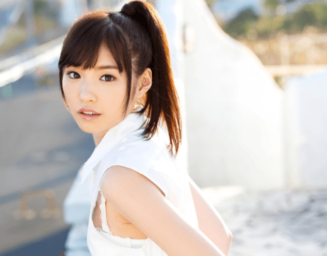 【初撮り×スレンダー美女】絶品美少女がピンクまんこで男性肉棒を咥えて何度もピストンハメ！