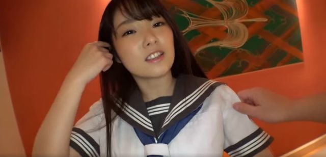 【パイパンJK】黒髪ロン毛の童顔女子とハメ撮り♡セーラー服のままでフェラさせハメると良い声あげてイキまくる