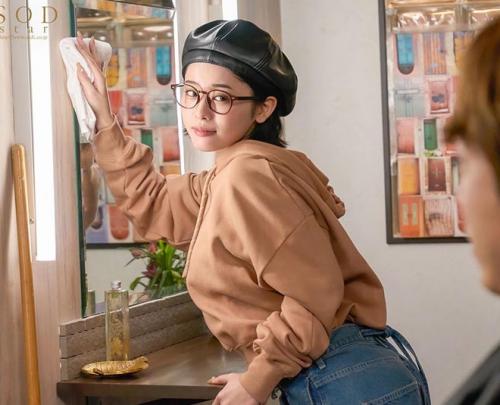 【MINAMO】「私の事…見てたでしょ？」巨乳美容師は痴女！お客様を誘惑して食っちゃう肉食系でした！？