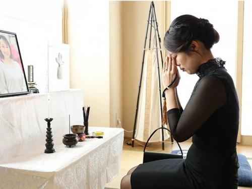 【人妻レイプ】上司の夫婦喧嘩を仲裁した時に誤って上司の妻を死なせてしまい…償いとして訪れた上司の家で犯されてしまう巨乳妻