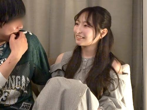 【素人ナンパ】ねぇ‥待てないんだけど!!一人暮らし二年目の清楚系JD美少女アプリで知り合ったヤリチン男の前で羞恥オナニー