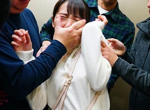 【絶望レイプ】どこにも逃げ場のない密室まで追い詰められ絶望の中、抵抗できず犯られた女たち