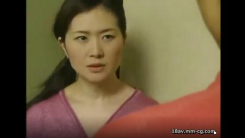 【義母と息子】学校サボって帰ると母が爺のち●こしゃぶってる！見たぞ！俺のもしゃぶるか親父にバレるか！ハメてええんか♡