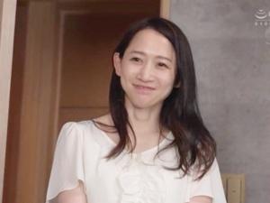 「タカシ君は…彼氏いるの？」兄貴の嫁さんに惹かれていくボク…２人きりになった部屋でウッカリ勃起しているのがバレて…