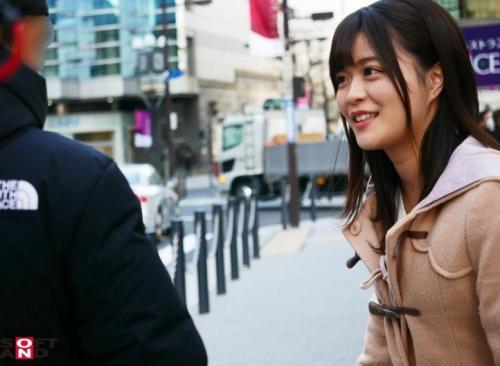 【素人逆ナンパ】『よかったら、私とセックスしませんか?』美女が街行く素人男子に声をかけて男の潮吹きに初挑戦！