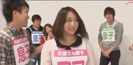 【閲覧厳禁】「ママできもちよくなって」エッチな企画に参加した母と息子がいちゃつく→我慢できずキスしまくり