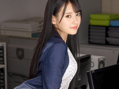 【八掛うみ】超可愛いロングヘアーのOLさんがオッサン上司と抱き合ってベロチュー！乳首責めしながらチンポを手コキ！