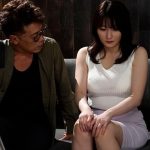 【デカ尻】「ヌードになっちゃうなんて//」おとこの前で恥ずかしい姿を公開する人妻が撮影に没頭するひととき！鷲尾めい