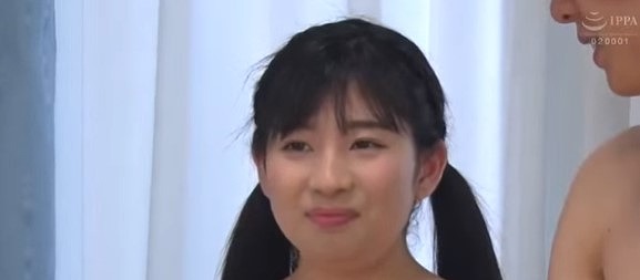 【デビューな彼女】あれ？まだまだ彼女は若いんじゃないの？カメラの前でヌギヌギしてアソコを弄ってオナニーしちゃっていいの？