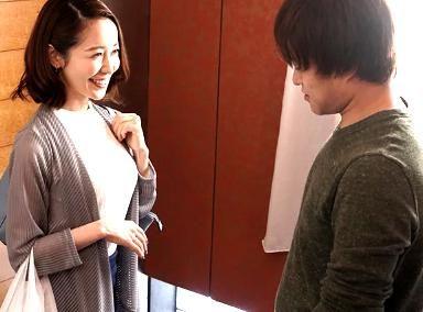 ＜篠田ゆう＞【ルックス最高でしょ！！】久々再会でマサカの展開勃発になった幼なじみ！焦らしプレイで発展シチャウゾ！！
