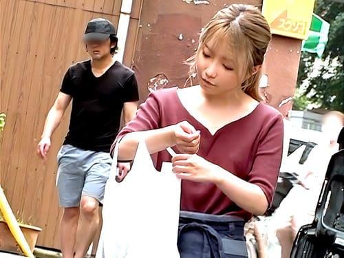 ちっぱいブラ無し美女さんが割れ目弄られ、フェラ、手コキ、勃起肉棒挿入ガン突き。