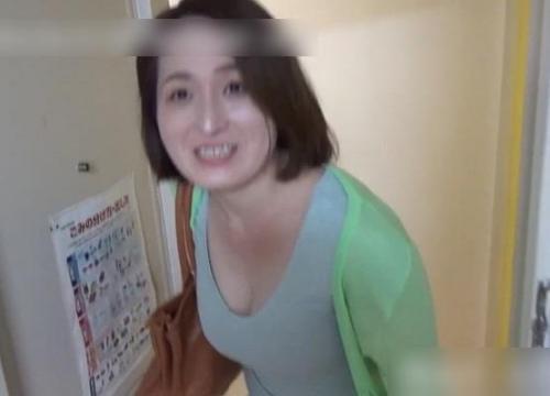 【隠し撮り】お願いすれば中出しまでさせてくれる？！噂の「おばさんレンタル」でやってきた四十路熟女に交渉した結果…