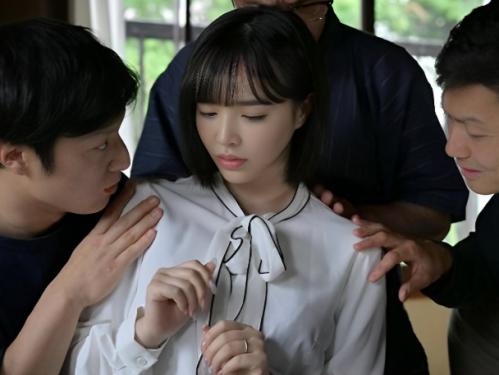【人妻レイプ】不妊治療中に夫婦仲が悪くなってる事を町内会長に知られて…誘われた会合で辱めの数々受けてエロNTR集団レイプ